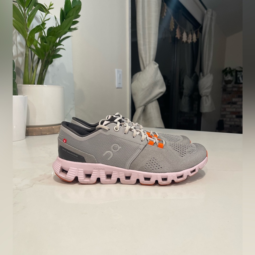 Women’s On Cloud X Size 8 Alloy/Lilly